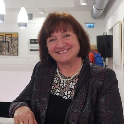 Szűcs Ildikó szucsild@gmail.com   mobil: 0630 9489 176
https://szucsild.wixsite.com/szucs