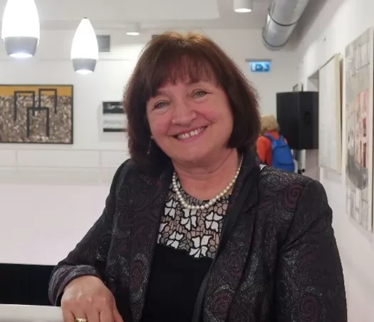 Szűcs Ildikó 
&nbsp;ildikoszucs@gmail.com



   mobil: 0630 9489 176
https://szucsild.wixsite.com/szucs